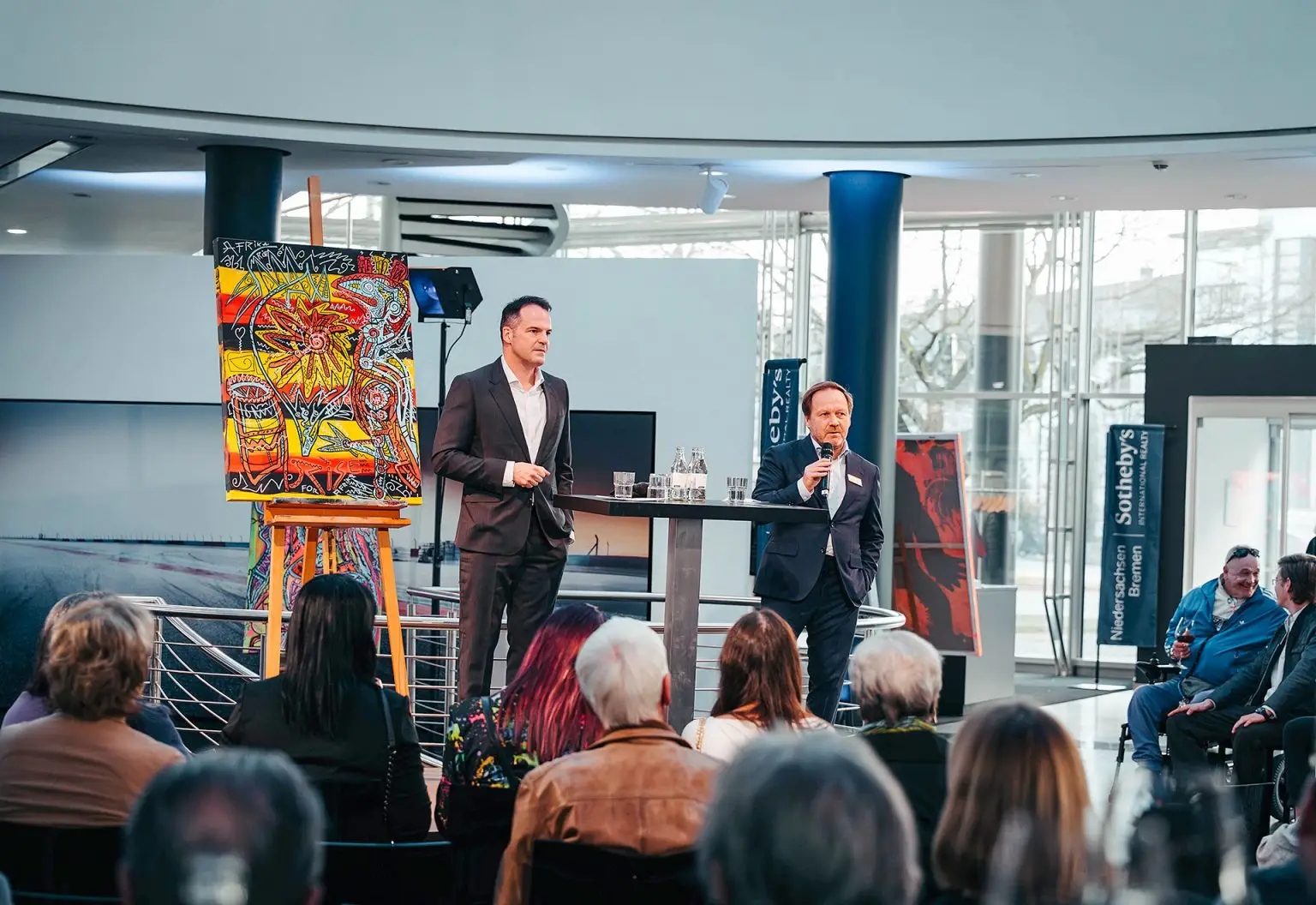 Geschäftsführer Thomas Bühre hält eine Rede