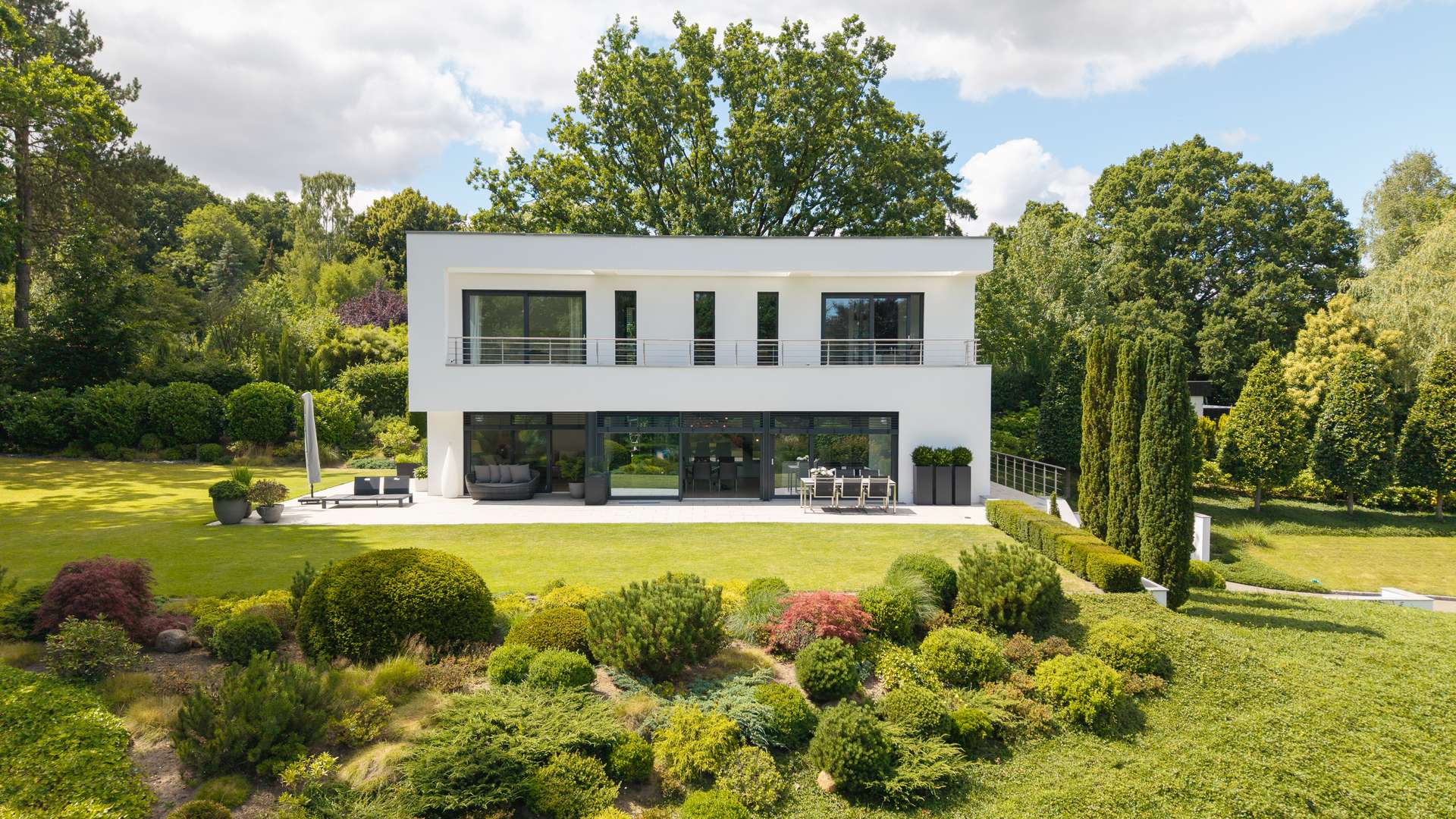 Waldesruh: Modernes Einfamilienhaus auf Traumgrundstück