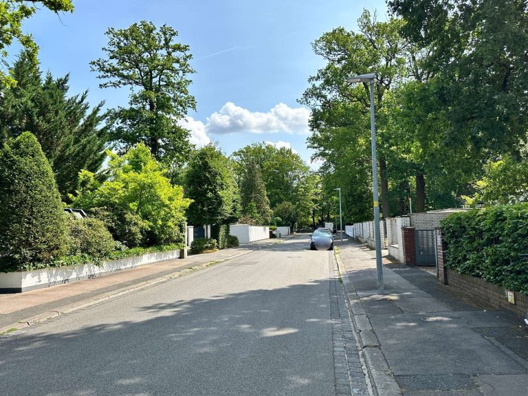 Straßenansicht nach Osten