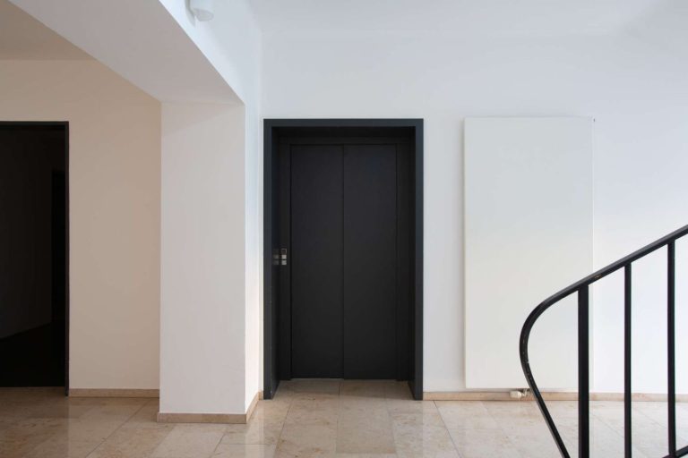 Fahrstuhl in das 4. OG