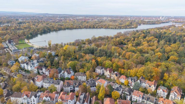 Lageimpression mit Blick auf den Maschsee