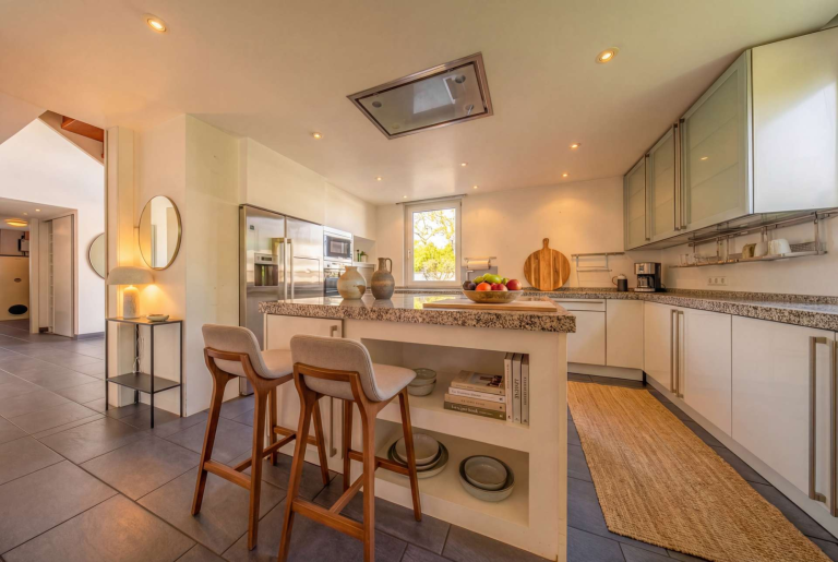 Offen gestaltete Küche