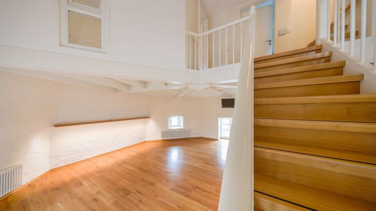 Galerie mit Treppenaufgang