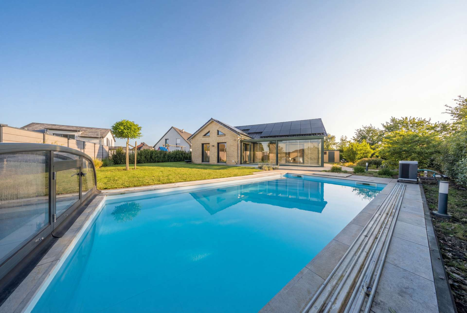 Premium-Neubau-Bungalow mit Pool und barrierearmem Wohnkonzept in Feldrandlage von Wathlingen