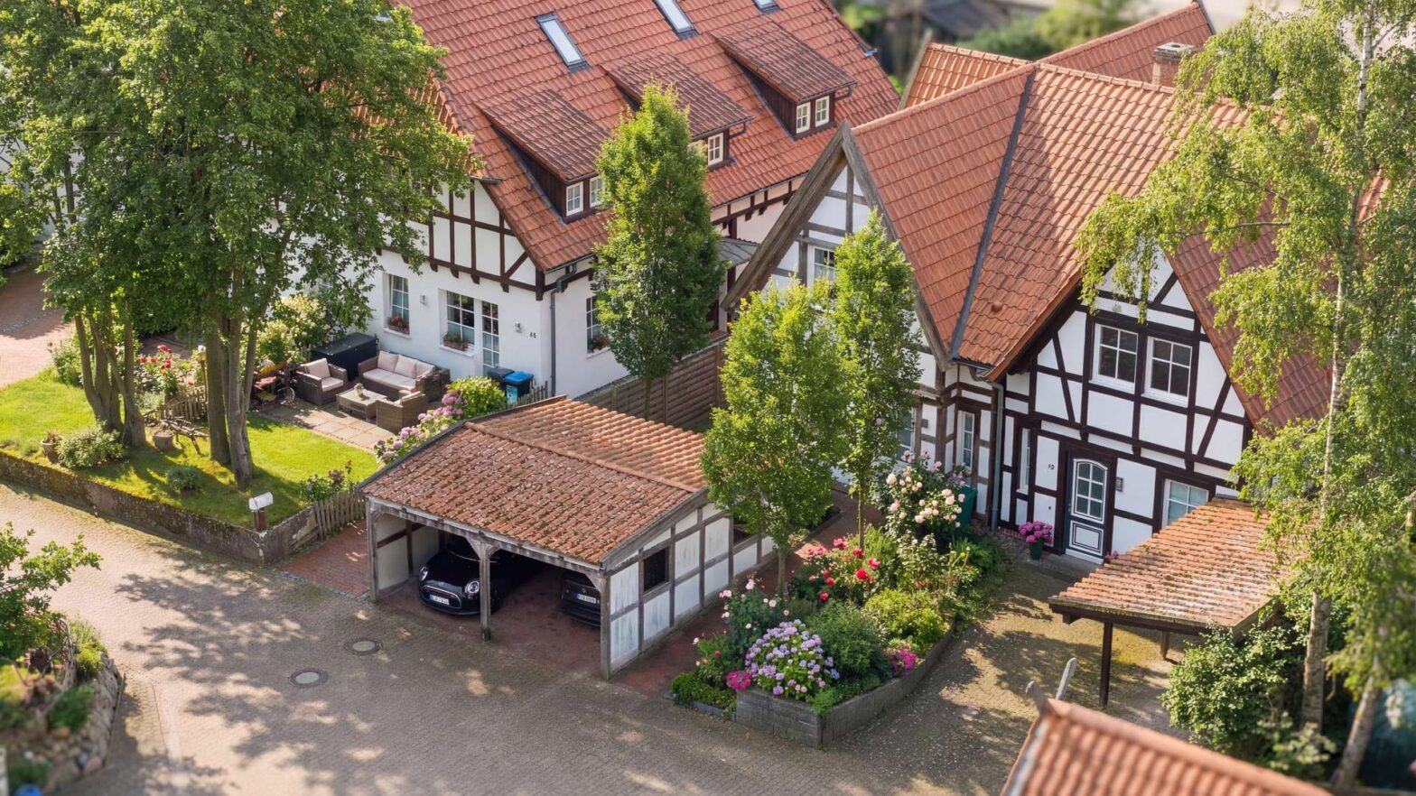 Charmantes Fachwerkensemble in historischer Hoflage