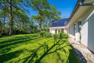 Außenansicht mit Garten