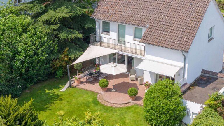 Stilvolles Einfamilienhaus mit uneinsehbarem Garten in begehrter Wohnlage von Kirchrode