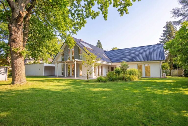 Einfamilienhaus in Isernhagen-Süd Blick in den parkähnlichen Garten