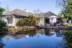Exklusiver Bungalow mit Traumgarten, Pool & moderner Technik in Maschen