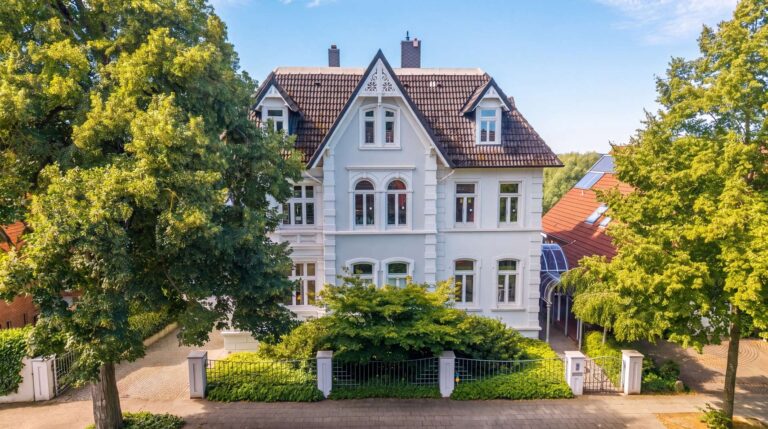 Jugendstilvilla mit Weitblick und direkter Allerlage im begehrten Burgbergviertel