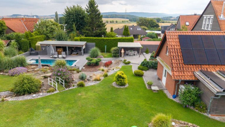 Großzügiges Anwesen mit Pool, Gästeapartment & Einliegerwohnung eingebettet in idyllische Landschaft