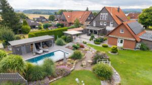 Großzügiges Anwesen mit Pool, Gästeapartment & Einliegerwohnung eingebettet in idyllische Landschaft