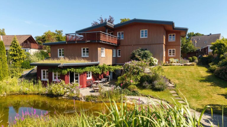 Exklusives Massivholz-Haus